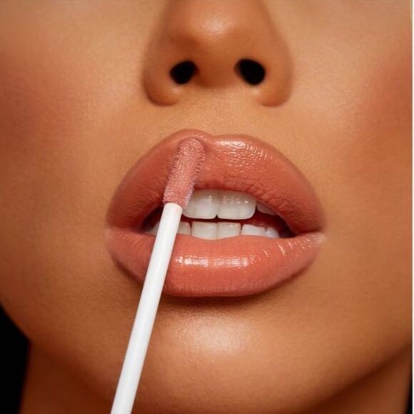 5/$25💜 Shades by Shan Lip Gloss Mini in Yeah! Yeah! - Picture 3 of 10